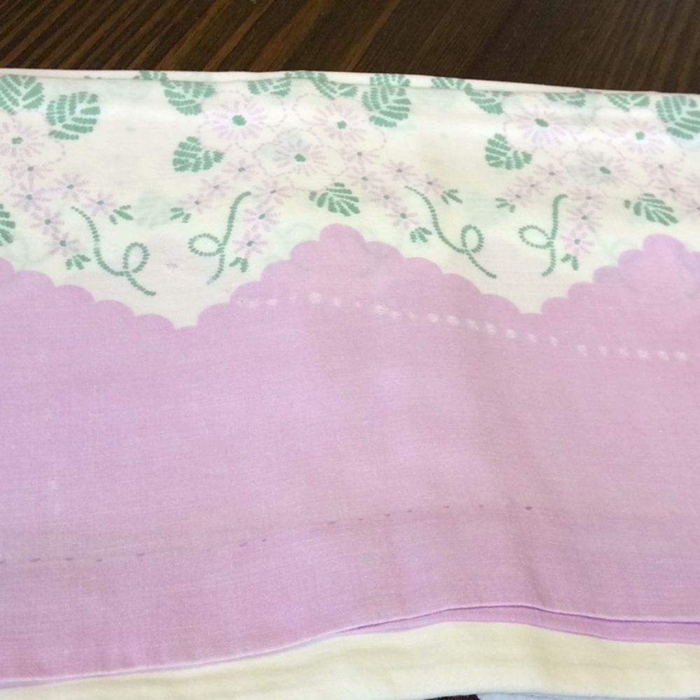FINAL SALE PRICE Vintage White Purple Scallop Pillow Case Set